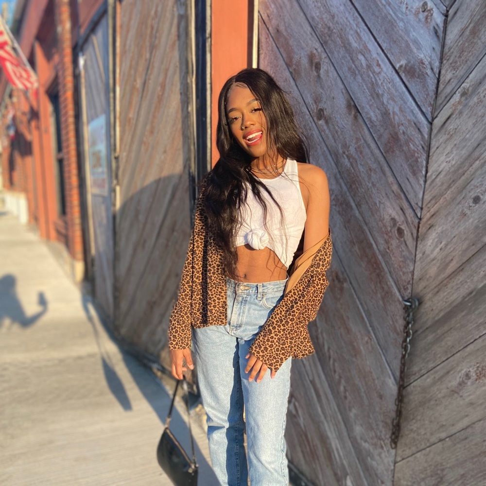 Meet your Posher, Anaya